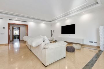 https://cdn.resales-online.com/public/vfg5a1ae82/properties/a9d4bb34912011ef84cf0217bc231ef4/w1200/2-5bd7b9d04b45e33852eaf0ec6670150d.jpg?v=1729679481